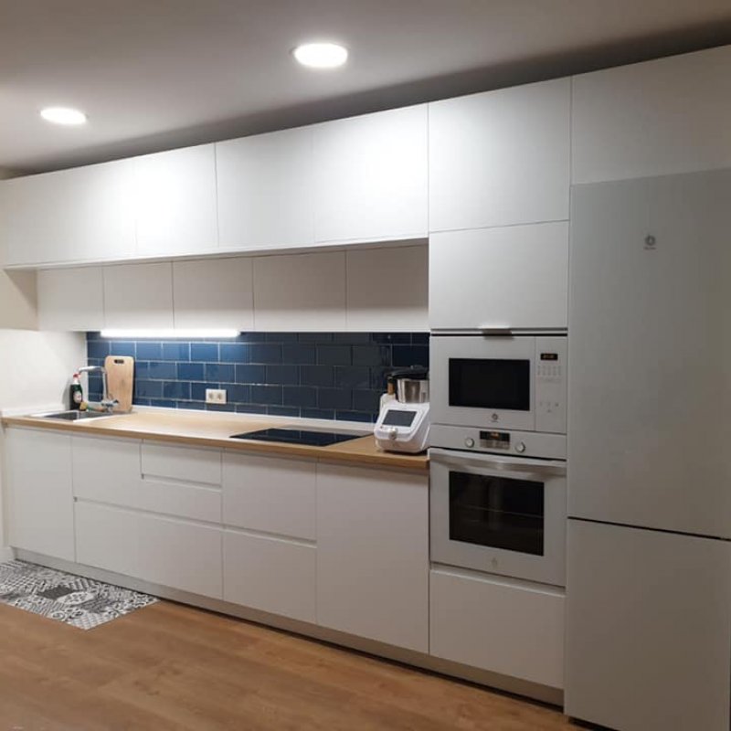 Mobiliario de cocina PET con encimera laminada